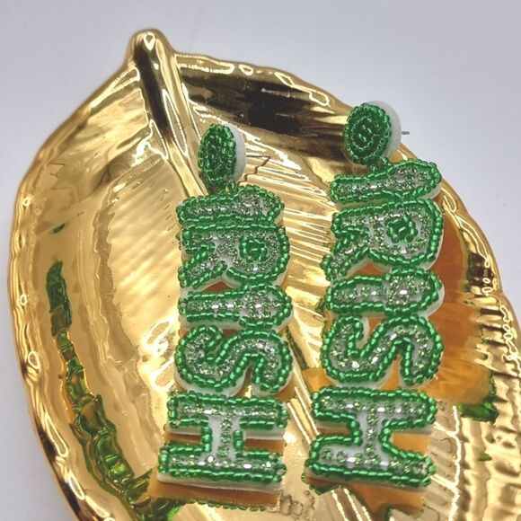 Bling IRISH graphic exquisite glass seed bead earrings - Picture 6 of 8